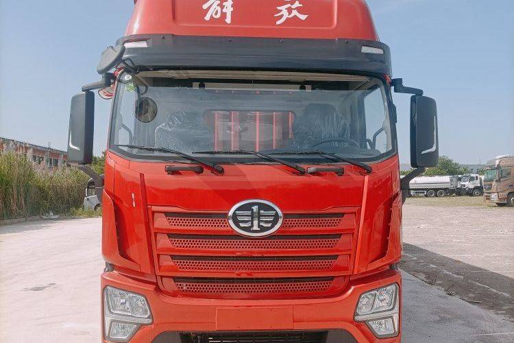 二手青岛解放 270马力 载货车