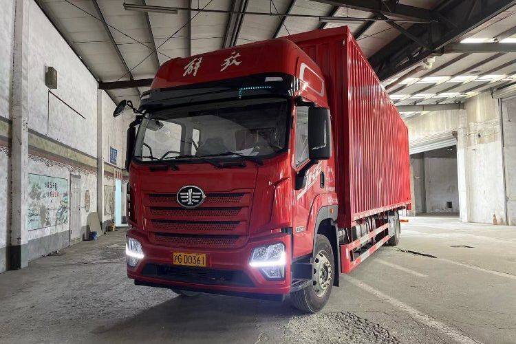 二手青岛解放 270马力 载货车