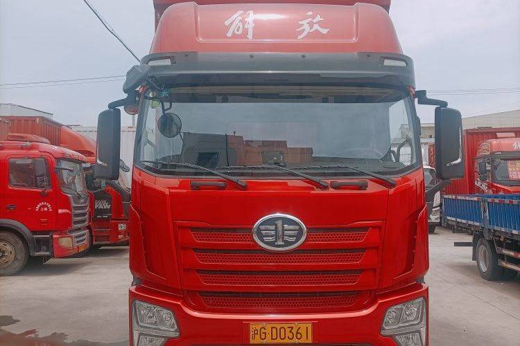 二手青岛解放 270马力 载货车