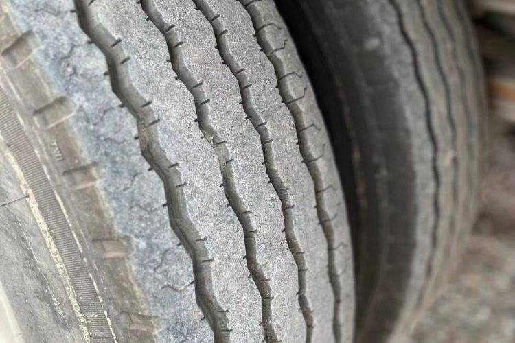二手一汽解放 180马力 载货车
