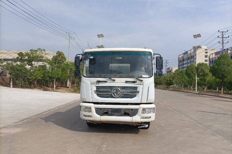 二手东风多利卡 210马力 专用车