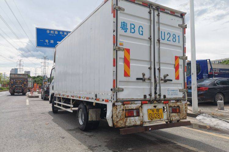 二手庆铃五十铃 130马力 载货车