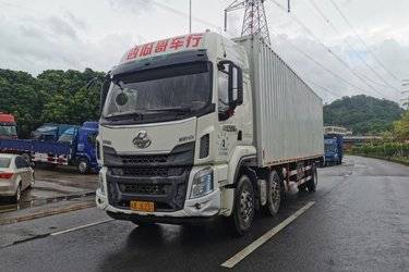 二手东风柳汽 乘龙H5中卡 245马力 6X2 9.7米厢式载货车(国五) 前四后四 玉柴二手载货车 黄牌