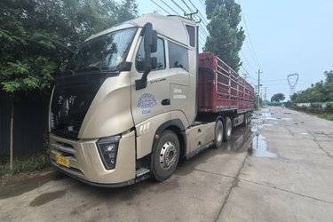 二手中国重汽 黄河 X7重卡 570马力 6X4 AMT自动挡牵引车(国六) 双驱 曼二手牵引车 黄牌