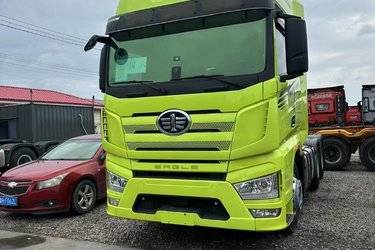 二手一汽解放 j7重卡 560马力 6x4 牵引车(国六)(液缓)(国六) 双驱