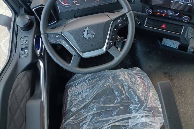 二手重汽汕德卡 290马力 载货车