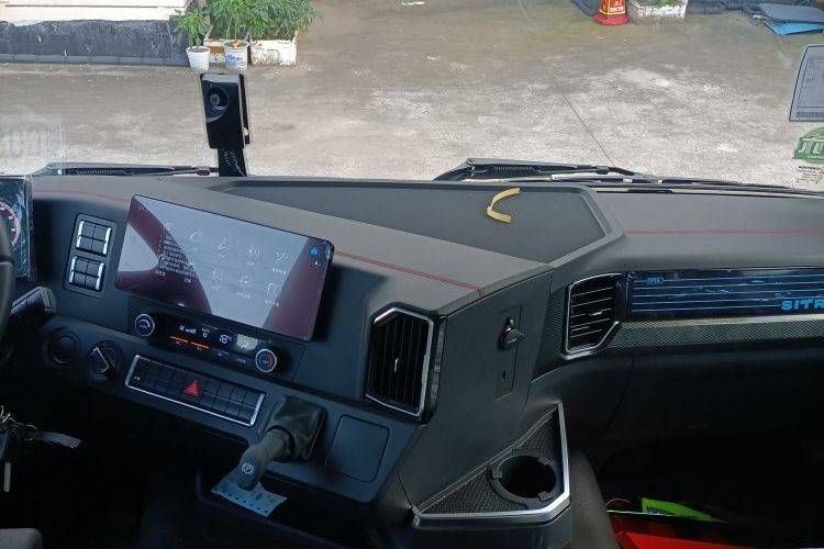 二手重汽汕德卡 290马力 载货车