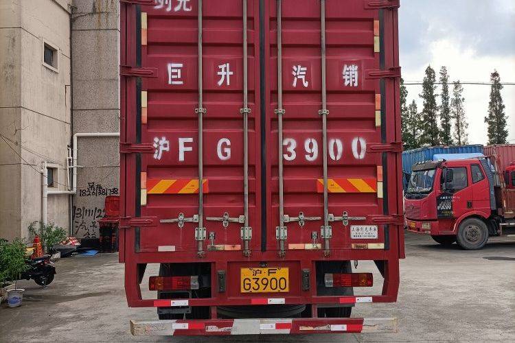 二手一汽解放 180马力 载货车