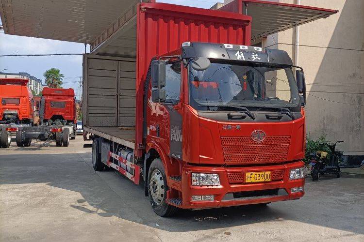 二手一汽解放 180马力 载货车