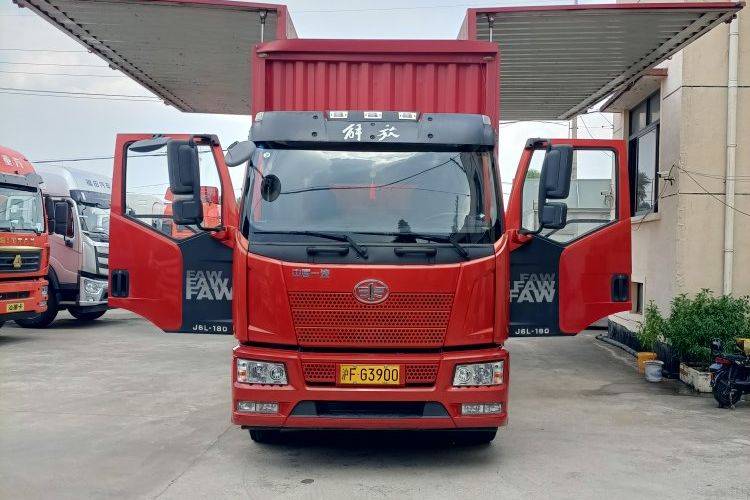 二手一汽解放 180马力 载货车