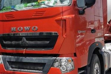 二手中国重汽 HOWO T7H重卡 440马力 6X4牵引车(重汽12挡)(国五) 双驱 曼二手牵引车 黄牌