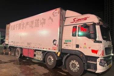 二手中国重汽 HOWO TX 350马力 6X2 7.8米厢式载货车(国六) 前四后四 中国重汽二手载货车 黄牌图片