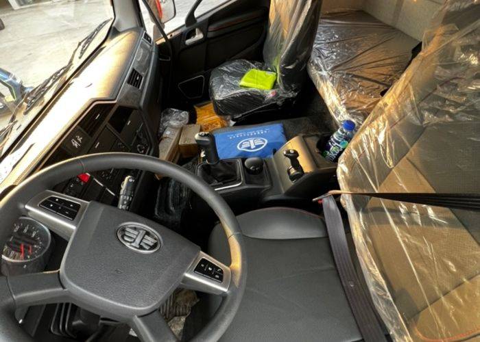 二手青岛解放 240马力 载货车