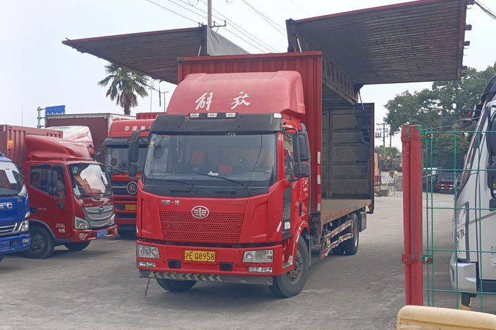 二手一汽解放 180马力 载货车