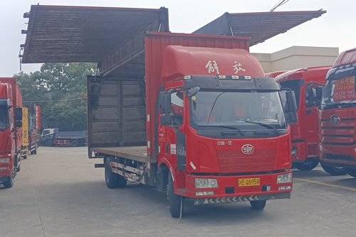 一汽解放 180马力 载货车