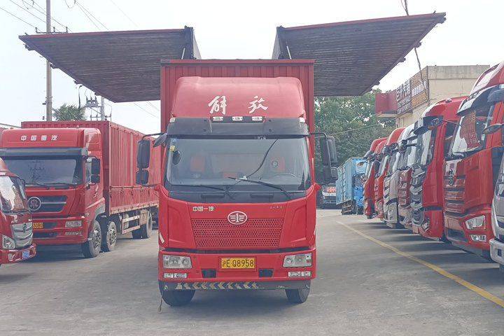 二手一汽解放 180马力 载货车