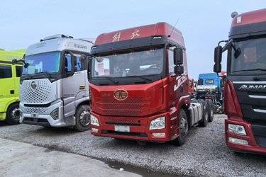 二手青岛解放 JH6重卡 430马力 6X4牵引车(国五) 双驱 潍柴二手牵引车 黄牌图片