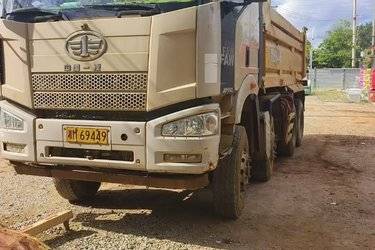 二手一汽解放 J6P重卡 350马力 6X4 5.6米渣土自卸车(国五) 前四后八 锡柴二手自卸车 黄牌