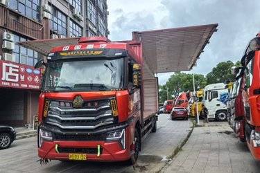 二手重汽豪沃HOWO Max 经典版 6.9L柴油 290马力 4X2 中国重汽8档 9.55米翼开启厢式载货车(国六) 单桥 曼二手载货车 黄牌