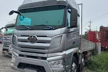 二手一汽解放 J7重卡 经典版 460马力 8X4 9.5米栏板载货车(国六) 前四后八 锡柴二手载货车 黄牌图片