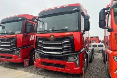二手中国重汽 HOWO Max重卡 480马力 6X4牵引车(国六) 双驱 潍柴二手牵引车 黄牌图片