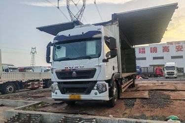 二手中国重汽 HOWO TX 250马力 4X2 9.6米厢式载货车(国六)(10挡)(国六) 单桥 曼二手载货车 黄牌图片