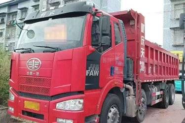 二手一汽解放 J6M重卡 280马力 8X4 6.8米自卸车底盘(国五) 前四后八 一汽二手自卸车 黄牌图片