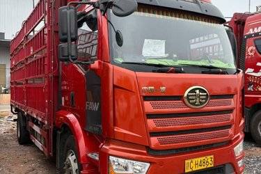 二手一汽解放 J6L中卡 领航版绿通240马力 4X2 6.75米仓栅式载货车(国五) 单桥 锡柴二手载货车 黄牌图片