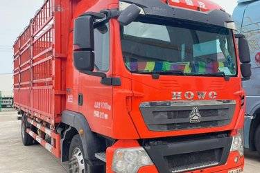 二手中国重汽 HOWO TX 245马力 4X2 6.8米厢式载货车(国六) 单桥 曼二手载货车 黄牌