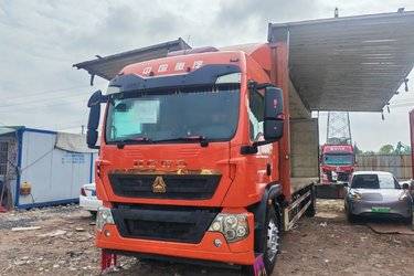 二手中国重汽 HOWO TX 290马力 4X2 9.6米厢式载货车(国六) 单桥 曼二手载货车 黄牌