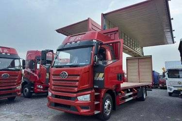 二手一汽解放 J6L 精英版 260马力 4X2 8.2米翼开启厢式载货车(国六) 单桥 东风二手载货车 黄牌图片