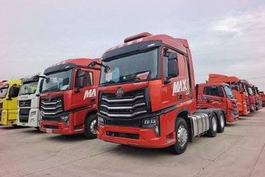 二手中国重汽 HOWO Max重卡 高效版 530马力 6X4 AMT自动档牵引车(国六) 双驱 潍柴二手牵引车 黄牌图片