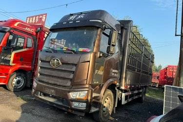 二手一汽解放 J6L重卡 260马力 6X2 6.8米仓栅式载货车(国六) 前四后四 大柴二手载货车 黄牌