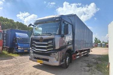 中国重汽 HOWO MAX 290马力 4X2 9.6米厢式载货车(国六) 单桥 曼二手载货车 黄牌