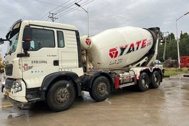 二手中国重汽 汕德卡SITRAK G5 350马力 8X4 7.75方混凝土搅拌车(亚特重工牌)(国五) 前四后八 中国重汽二手搅拌车图片