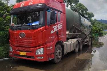 二手粉粒物料运输车 一汽解放 解放J6P