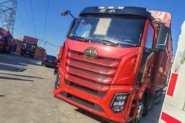 二手一汽解放 J6G 领航版 320马力 6X2 6.8米仓栅式载货车(国六) 前四后四 锡柴二手载货车 黄牌图片