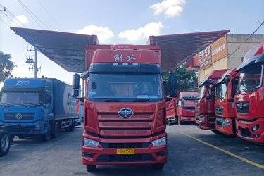 二手一汽解放 J6L中卡 经典版 260马力 4X2 9.75米厢式载货车(国六) 单桥 大柴二手载货车 黄牌