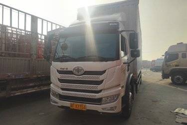 青岛解放 龙V中卡 2.0 220马力 4X2 9.65米厢式载货车(国五) 单桥 锡柴二手载货车 黄牌