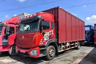 二手中国重汽 豪沃MATE 240马力 4X2 9.65米厢式载货车(国六) 单桥 潍柴二手载货车 黄牌