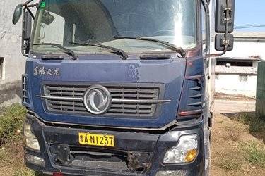 二手东风商用车 天龙VL重卡 245马力 6X2 9.6米厢式载货车(国五) 前四后四 康明斯二手载货车 黄牌