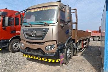 二手东风商用车 天锦KR 300马力 6X2 7.7米排半载货车(国六)(平顶)(国六) 前四后四 康明斯二手载货车 黄牌图片