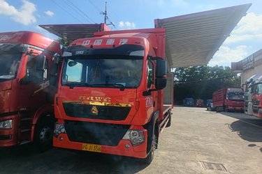 二手中国重汽 HOWO TX 290马力 4X2 9.6米翼开启厢式载货车(国六) 单桥 曼二手载货车 黄牌