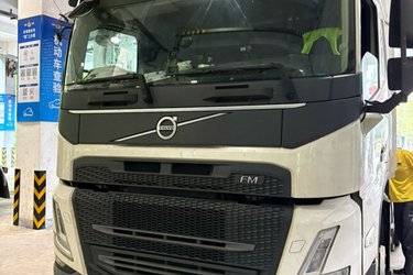 二手沃尔沃 全新FM重卡 500马力 6X4 自动挡牵引车(国六) 双驱 沃尔沃二手牵引车 黄牌图片