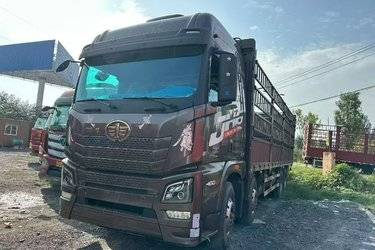 二手青岛解放 JH6重卡 智尊版2.0 460马力 8X4 9.4米AMT自动挡仓栅式载货车(国六) 前四后八 锡柴二手载货车 黄牌图片