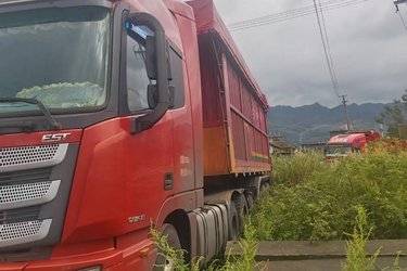 二手福田 欧曼EST 6系重卡 510马力 6X4牵引车(采埃孚16挡)(国五) 双驱 福田康明斯二手牵引车 黄牌图片