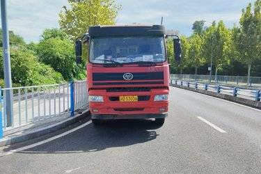 二手三环十通 昊龙中卡 220马力 8X2 6米自卸车(国五) 前四后四 玉柴二手自卸车 黄牌