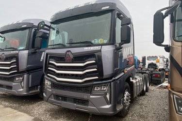 二手中国重汽 HOWO Max重卡 460马力 6X4牵引车(国六) 双驱 潍柴二手牵引车 黄牌图片