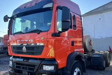 二手中国重汽 HOWO TX重卡 440马力 6X4 LNG牵引车(国六) 双驱 曼二手牵引车 黄牌图片