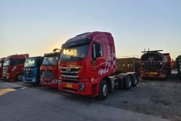 二手上汽红岩 杰狮H6 520马力 4X2 AMT自动档牵引车(国五) 单桥 上柴二手牵引车 黄牌图片